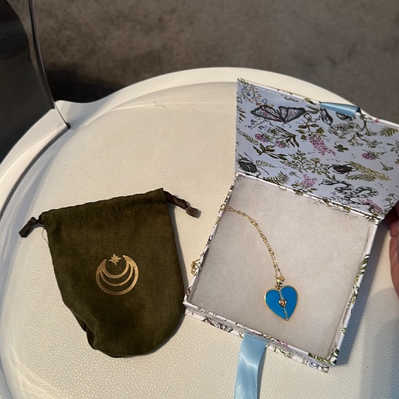 JanWin LOVE split heart pendant in turquoise - Picture 1 of 7